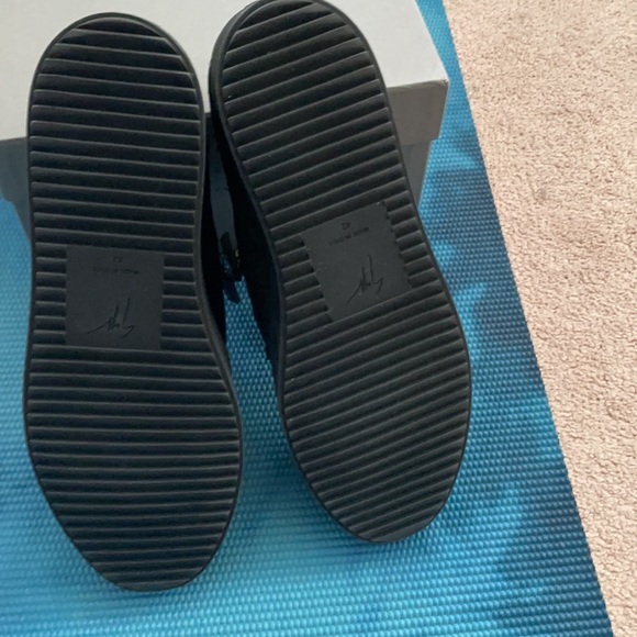 men’s size 42/US 9 Giuseppe ZSneakers. Fairly used - Picture 4 of 8